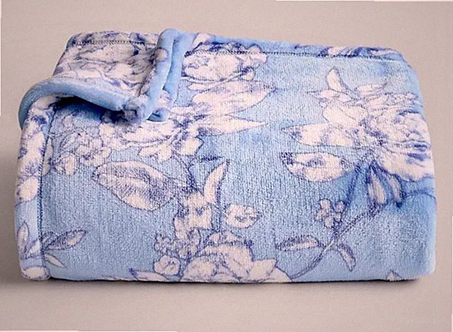Blue Floral Sketch Soft Plush Throw Blanket 5' x 6 ft -The Big One -New