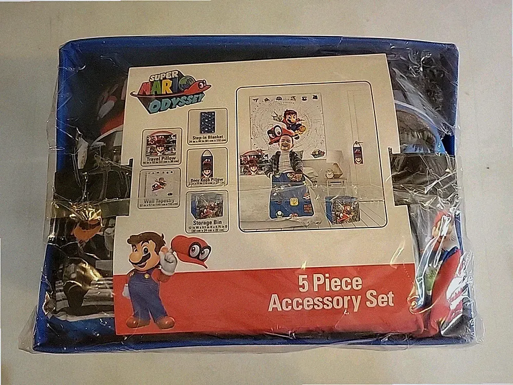 Super Mario Kids Bedding Set, 5 Piece Bedroom Accessory Set New